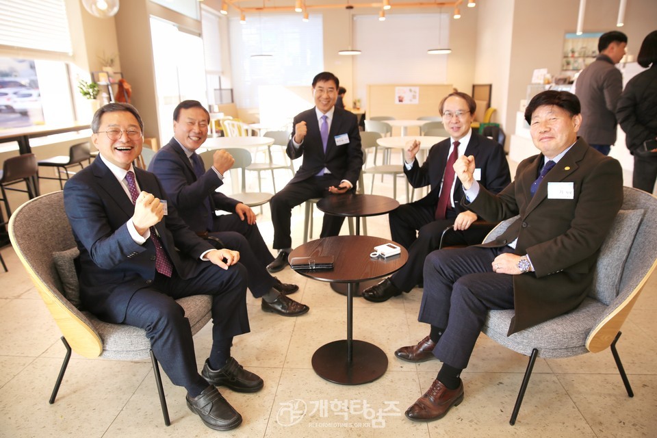 총회정책연구소 출범감사예배 및 위촉식 모습