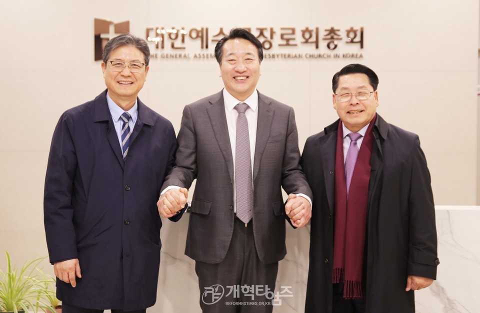 서부산노회ㆍ경남동노회 합병위원회 모습