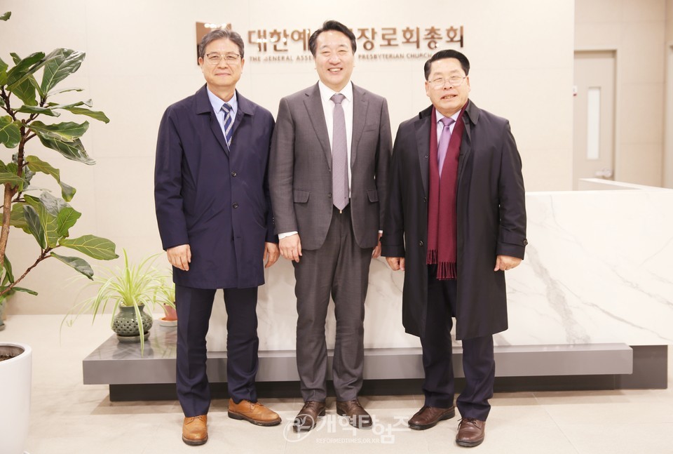 서부산노회ㆍ경남동노회 합병위원회 모습