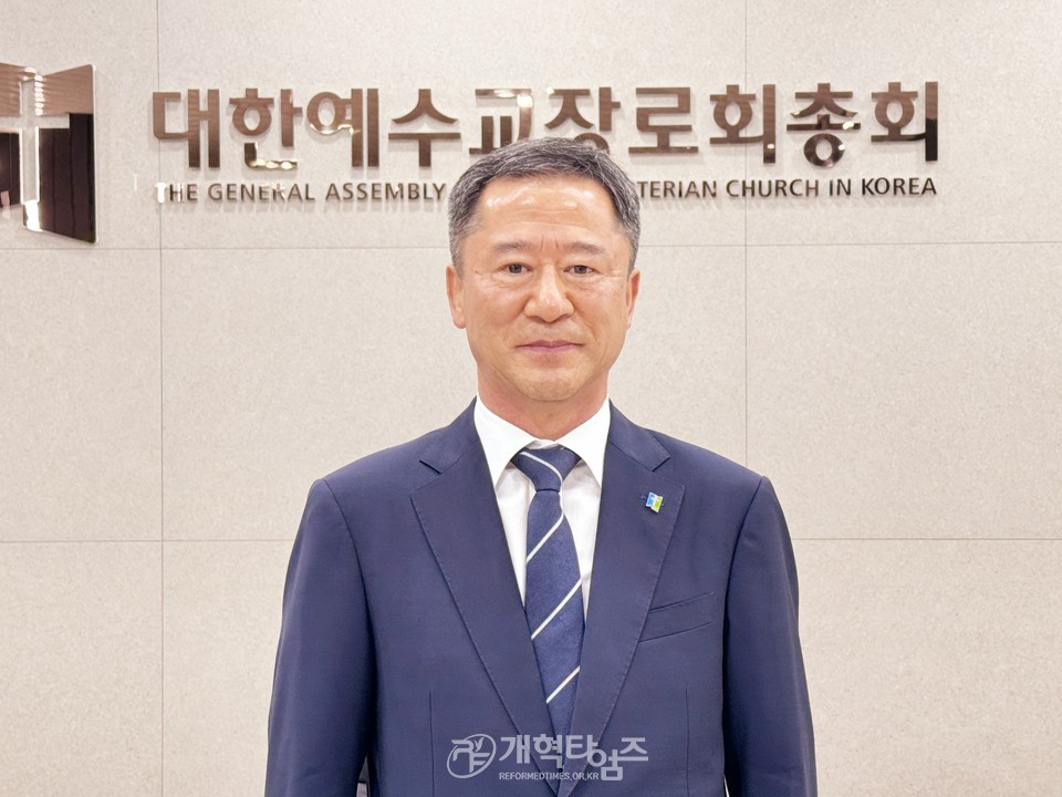 김성환 목사, 제109회 총회 고시부장 예비 후보 등록 모습