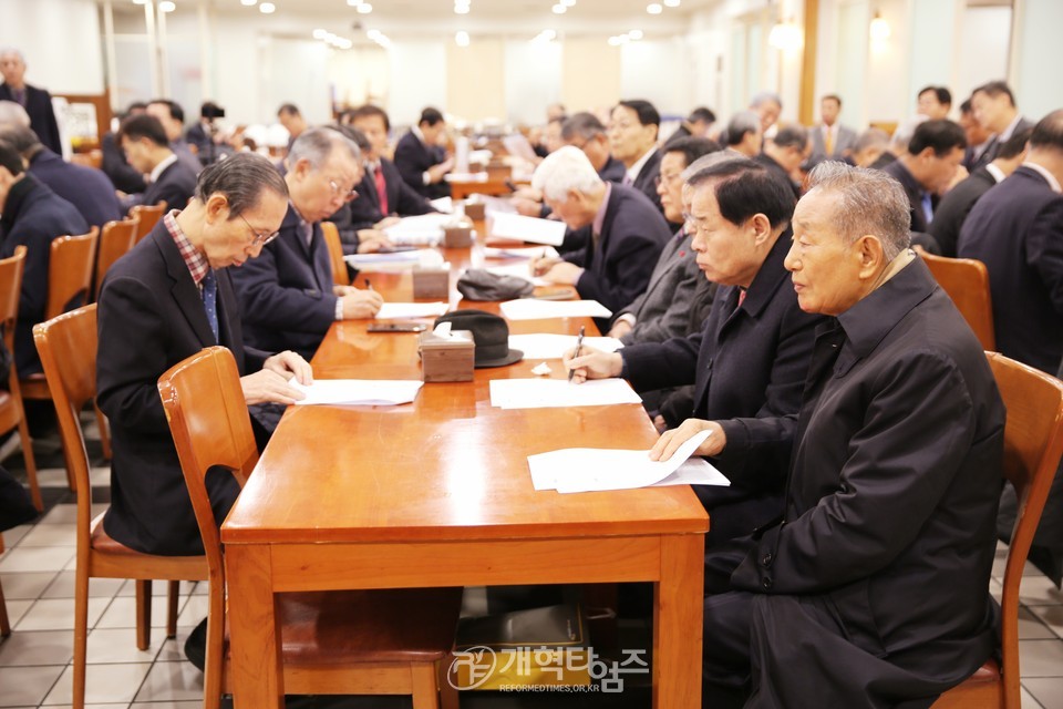 서울서북지역장로회 제55회기 고문ㆍ임원회의ㆍ중앙위원 연석회의 모습