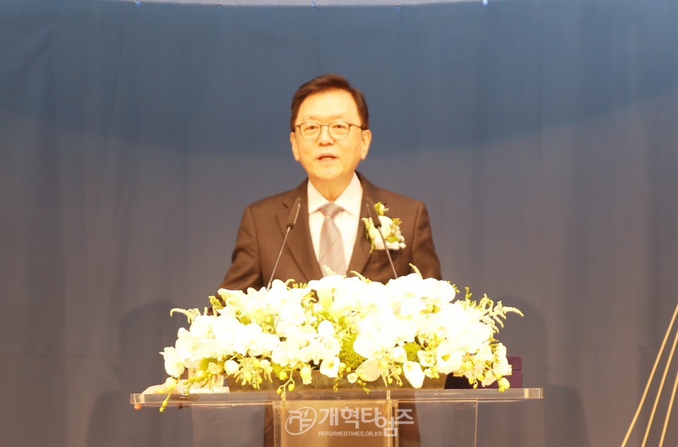성현교회, 최재호 목사 원로 추대 및 조보섭 목사 위임식 모습