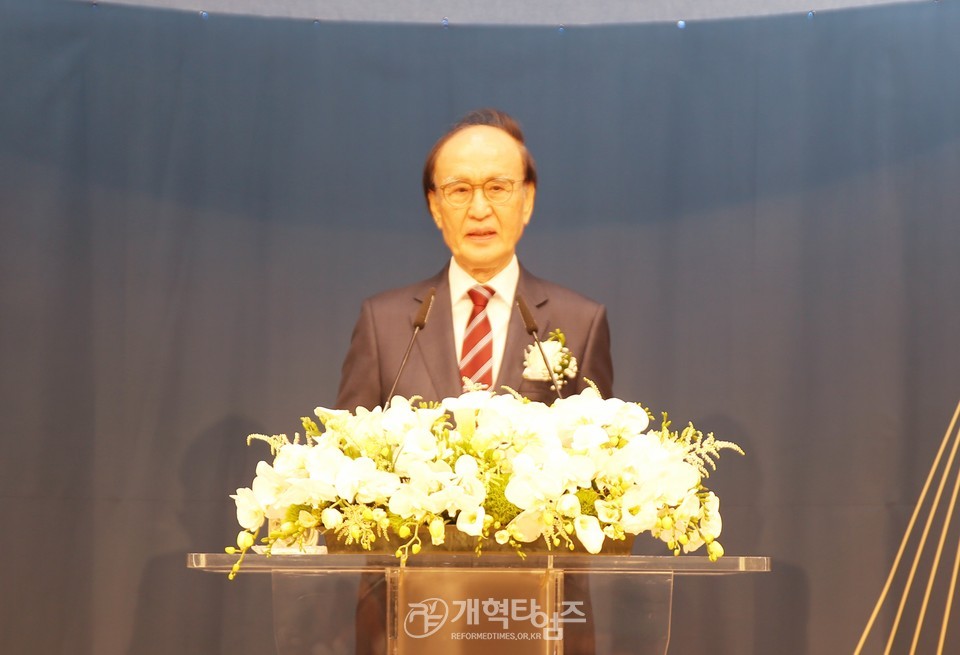 성현교회, 최재호 목사 원로 추대 및 조보섭 목사 위임식 모습