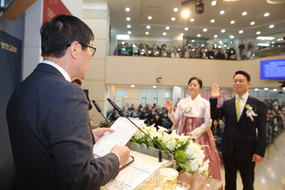 성현교회, 최재호 목사 원로 추대 및 조보섭 목사 위임식 모습