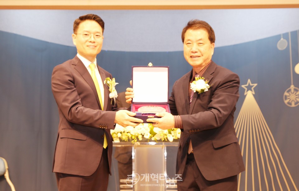 성현교회, 최재호 목사 원로 추대 및 조보섭 목사 위임식 모습