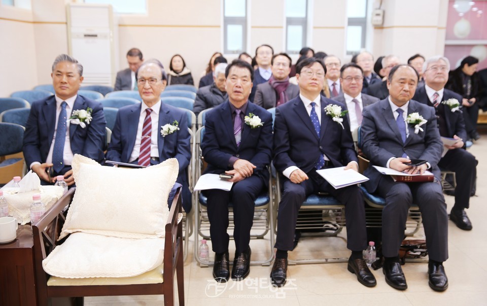성현교회, 최재호 목사 원로 추대 및 조보섭 목사 위임식 모습