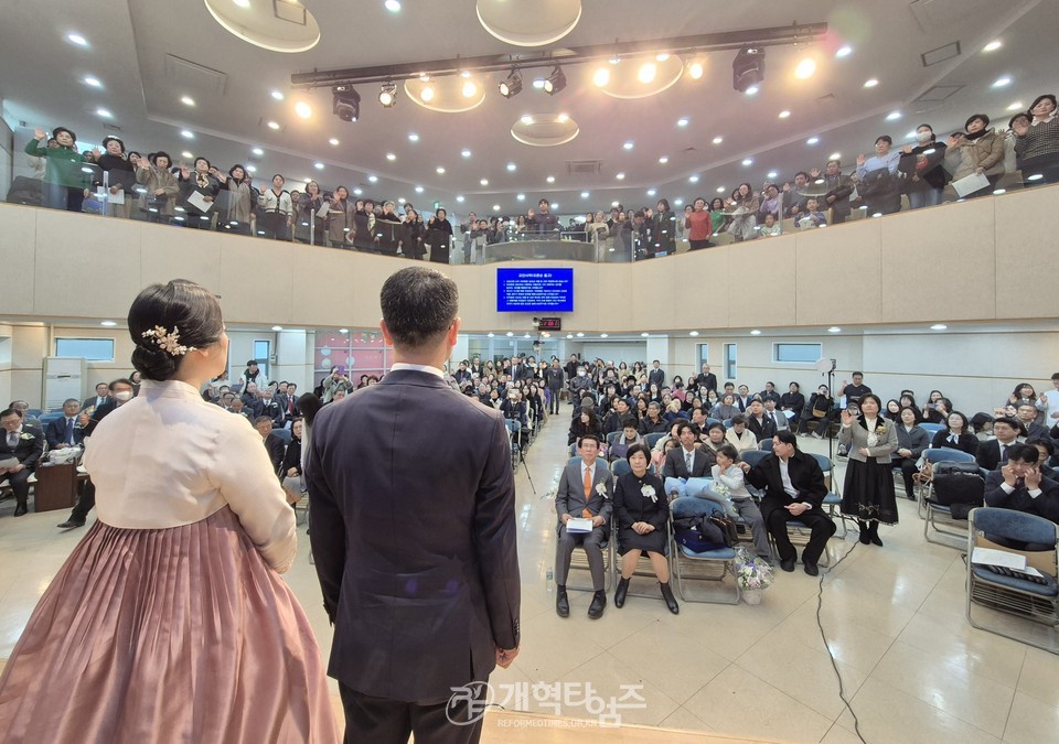 성현교회, 최재호 목사 원로 추대 및 조보섭 목사 위임식 모습