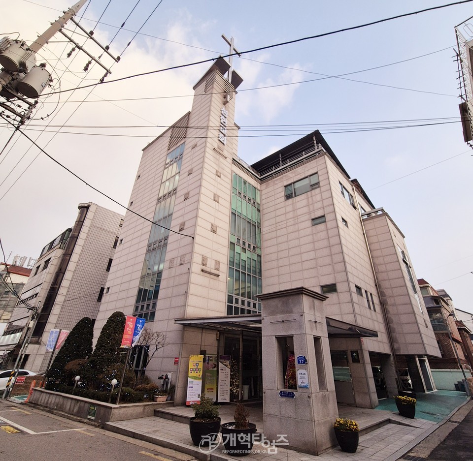 성현교회, 최재호 목사 원로 추대 및 조보섭 목사 위임식 모습