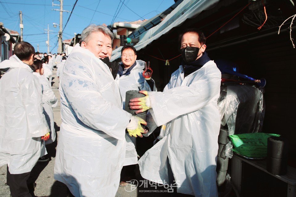 전국남전도회, 상계동 달동네 연탄 나눔행사 모습