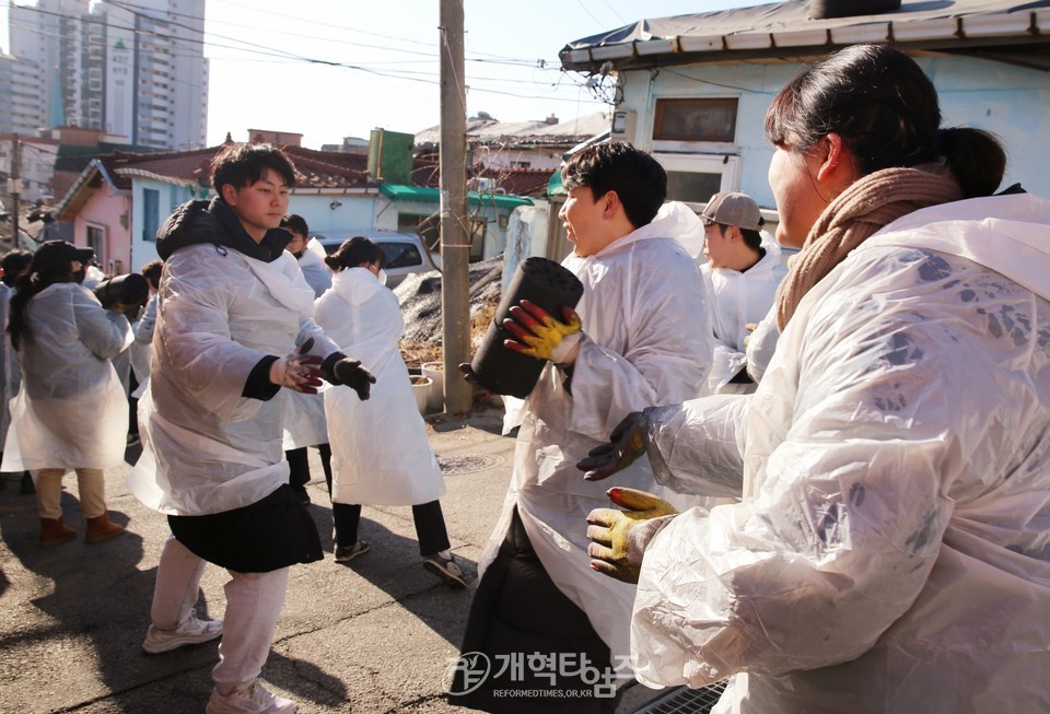 전국남전도회, 상계동 달동네 연탄 나눔행사 모습