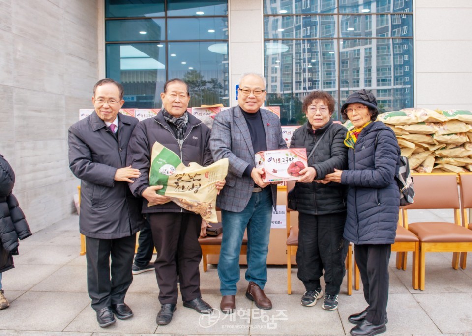 영.호남남전도협의회, 연말 독거가정 연탄 및 생필품 전달식 모습
