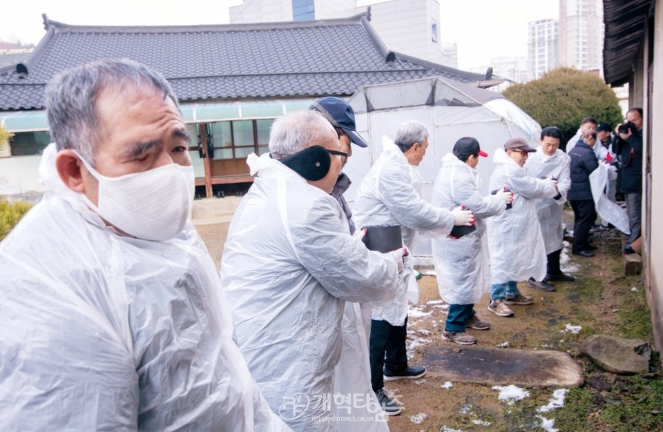 영.호남남전도협의회, 연말 독거가정 연탄 및 생필품 전달식 모습