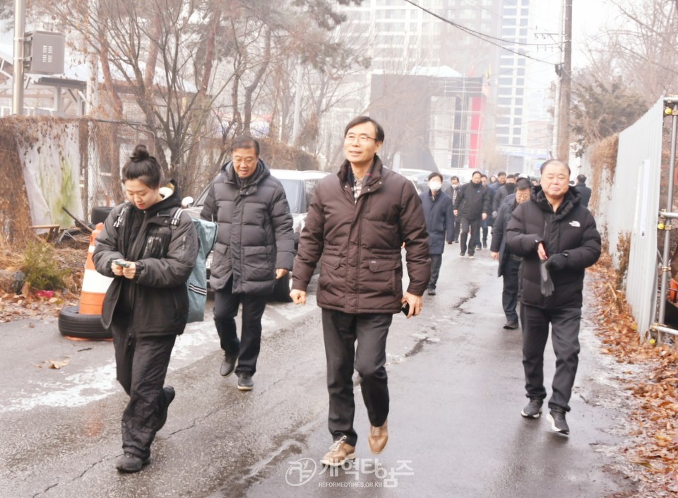 서울ㆍ서북지역장로회, 구룡마을에서 사랑의연탄 나누기 모습