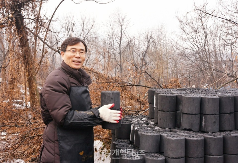 서울ㆍ서북지역장로회, 구룡마을에서 사랑의연탄 나누기 모습
