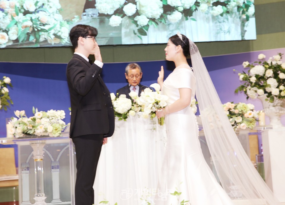 총회군선교회 회장 홍성현 목사, 딸 결혼예식 모습