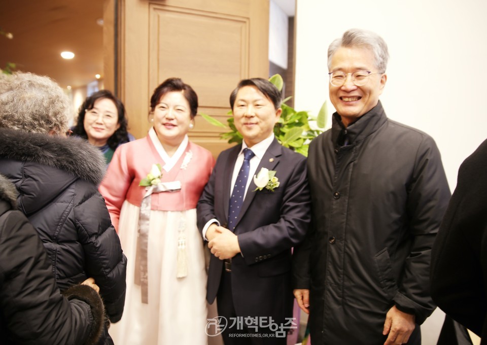 총회군선교회 회장 홍성현 목사, 딸 결혼예식 모습