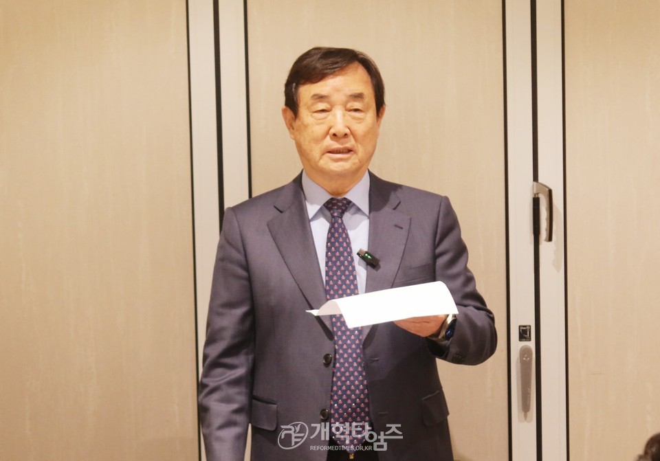 총회증경총회장단회 임원단, 「시국선언문」 발표 모습