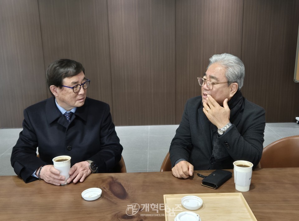 총회증경총회장단회 임원단, 「시국선언문」 발표 모습