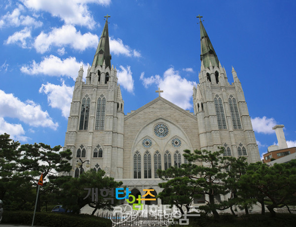 동서울노회 장로회 주관 중직자 세미나가 열린 충현교회 모습