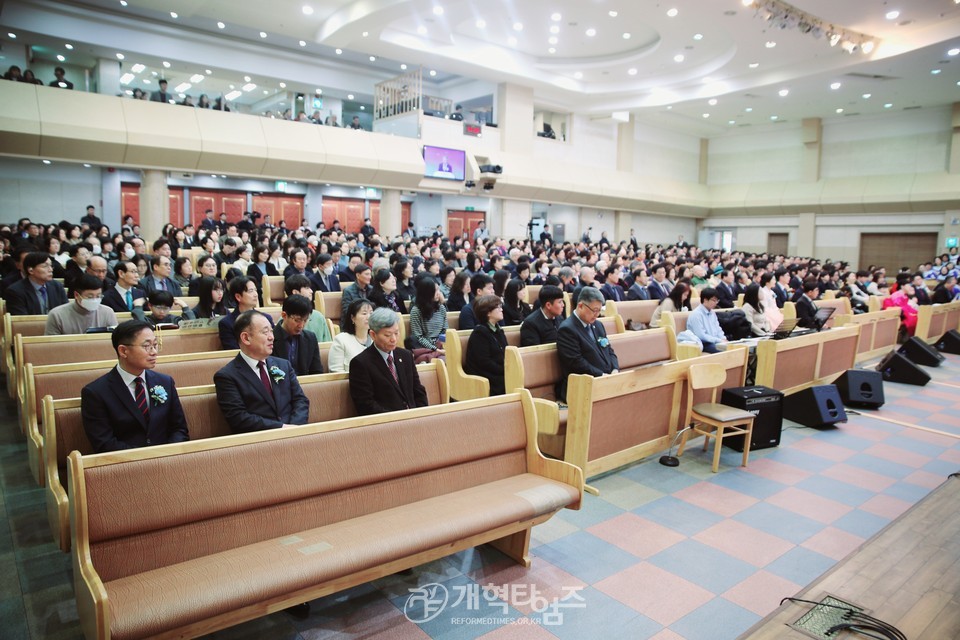 울산 대암교회, 증경총회장 배광식 목사 원로 추대 감사예배 모습