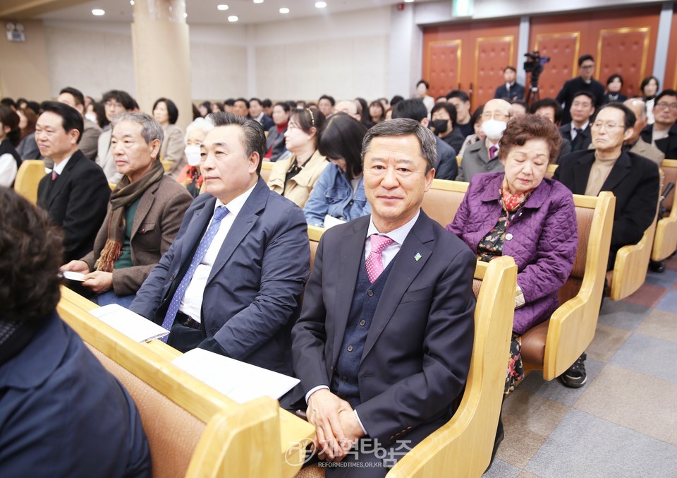 울산 대암교회, 증경총회장 배광식 목사 원로 추대 감사예배 모습