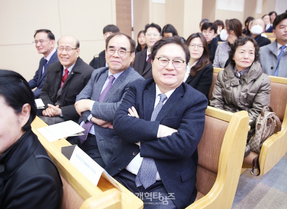 울산 대암교회, 증경총회장 배광식 목사 원로 추대 감사예배 모습