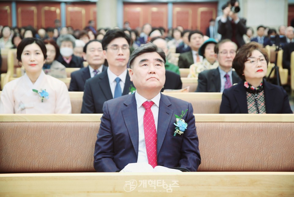 울산 대암교회, 증경총회장 배광식 목사 원로 추대 감사예배 모습