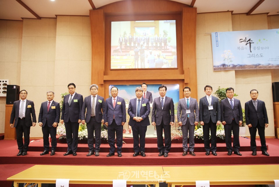 서부산노회ㆍ경남동노회, (가칭)부경노회, 합병예배 모습