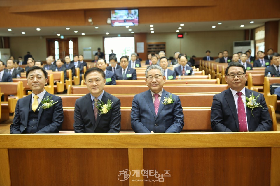 서부산노회ㆍ경남동노회, (가칭)부경노회, 합병예배 모습