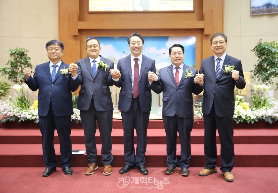 서부산노회ㆍ경남동노회, (가칭)부경노회, 합병예배 모습