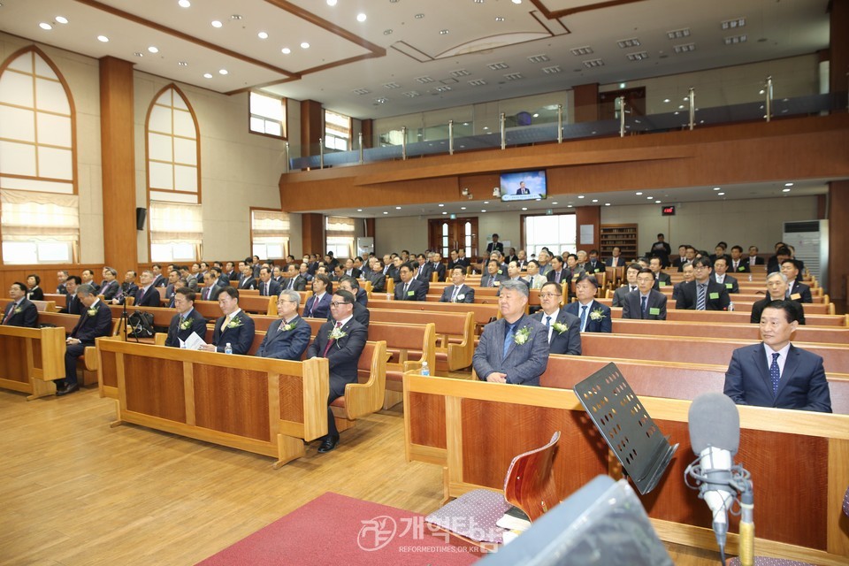 서부산노회ㆍ경남동노회, (가칭)부경노회, 합병예배 모습