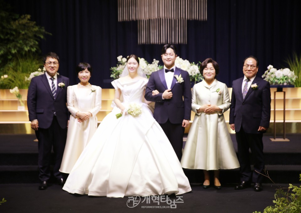 대구목자교회 박기준 목사, 장녀 결혼예식 모습