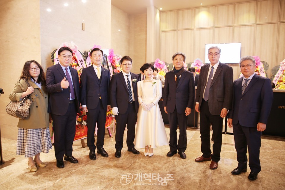 대구목자교회 박기준 목사, 장녀 결혼예식 모습