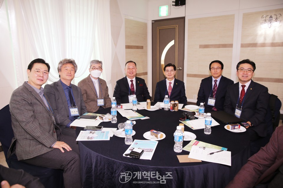 총신대신대원총동창회 회기별 대표자 초청 세미나 모습
