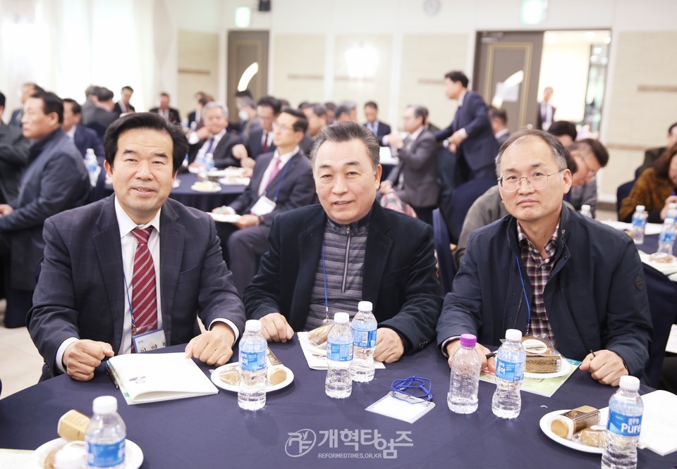 총신대신대원총동창회 회기별 대표자 초청 세미나 모습