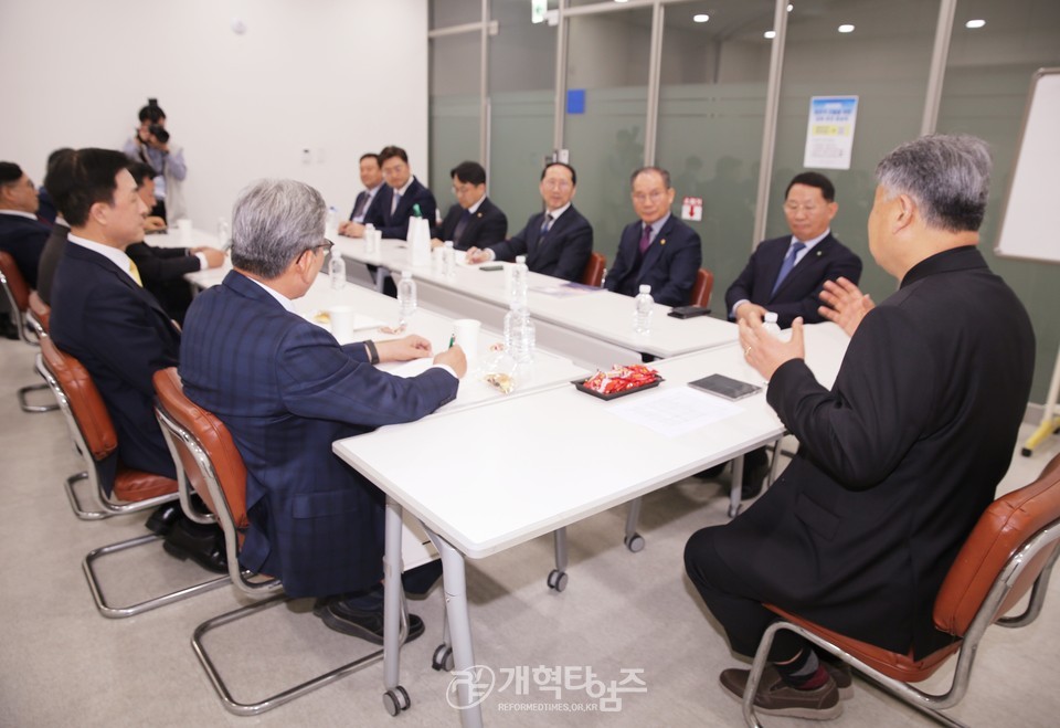 김종혁 총회장 초청, 전국목장기도회 설명회 모습