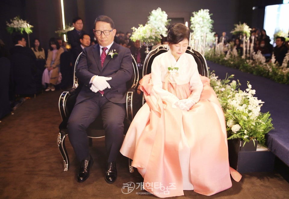 부총회장 김형곤 장로, 장녀 결혼예식 모습