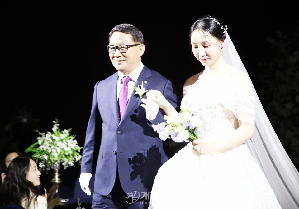 부총회장 김형곤 장로, 장녀 결혼예식 모습