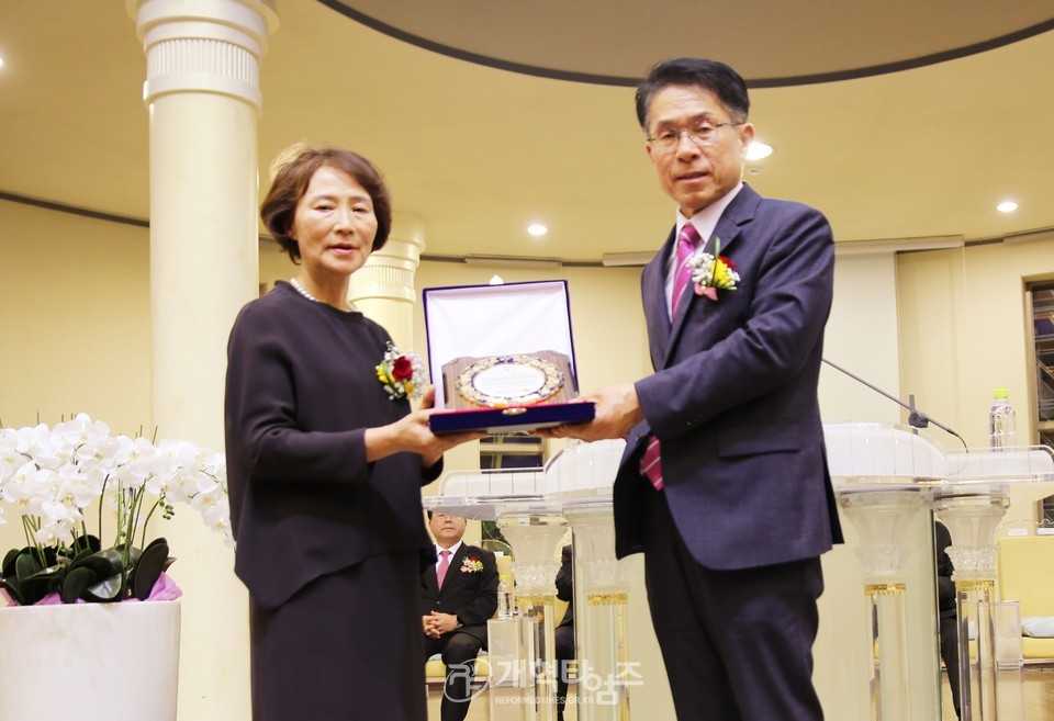 한기승 목사 원로목사 추대 및 제20대 위임목사 취임 감사예배 모습