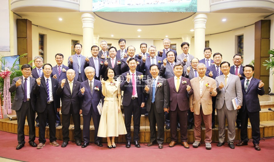 한기승 목사 원로목사 추대 및 제20대 위임목사 취임 감사예배 모습
