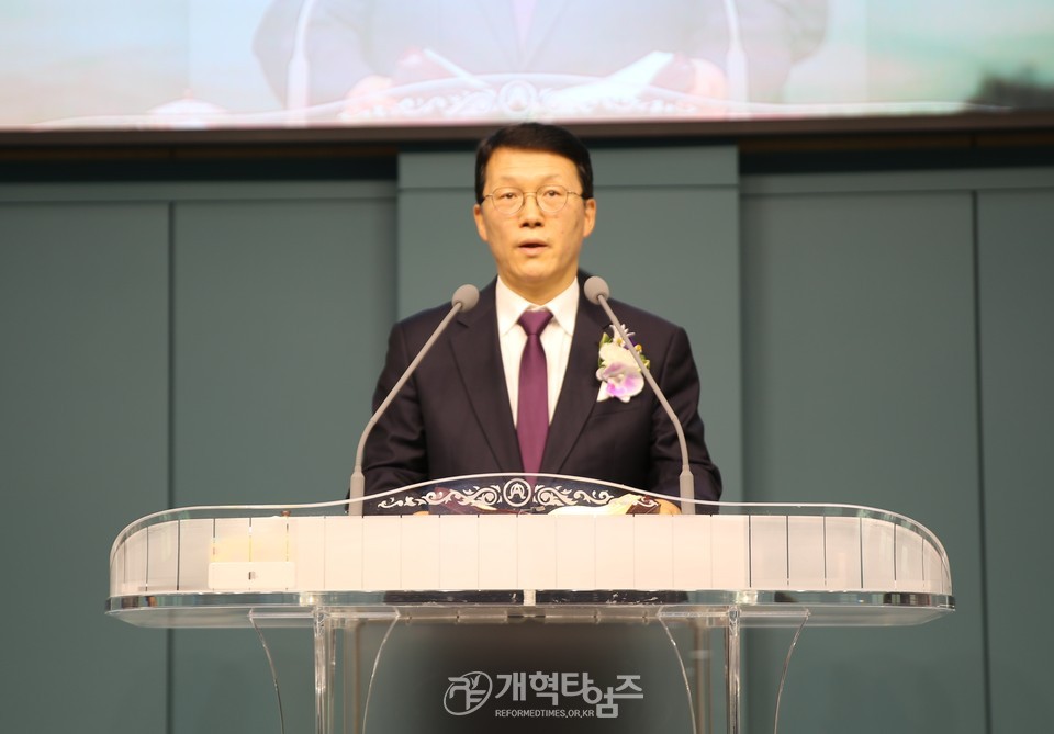 성남노회 동원교회와 광교좋은교회 합병감사예배 모습