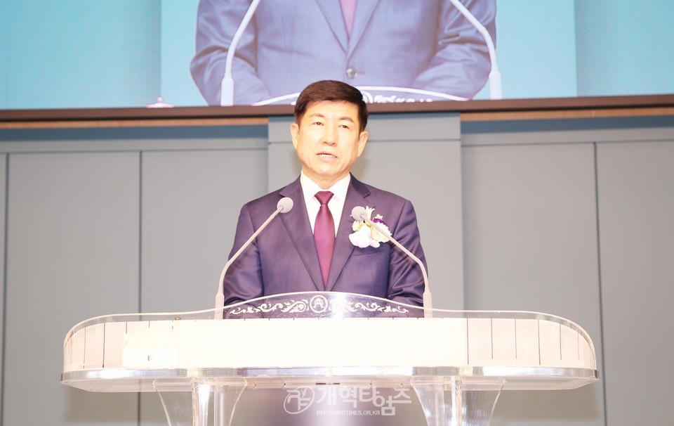 성남노회 동원교회와 광교좋은교회 합병감사예배 모습