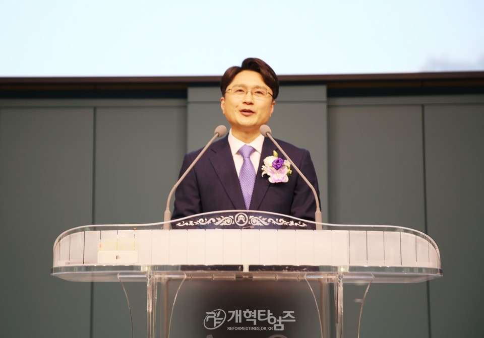성남노회 동원교회와 광교좋은교회 합병감사예배 모습