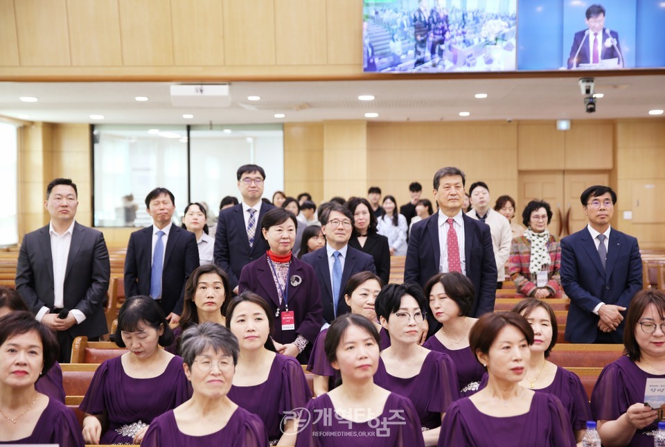 성남노회 동원교회와 광교좋은교회 합병감사예배 모습