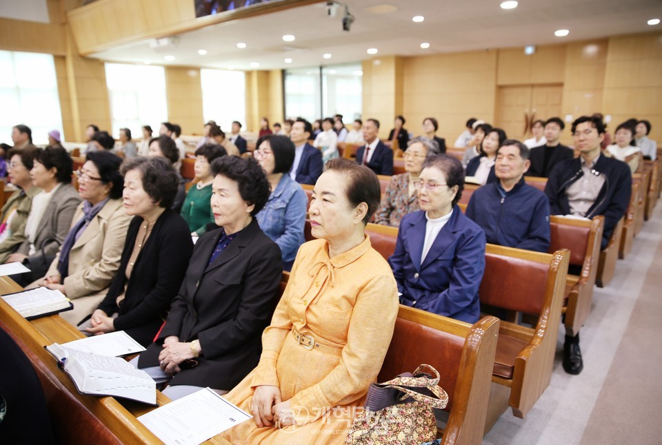 성남노회 동원교회와 광교좋은교회 합병감사예배 모습