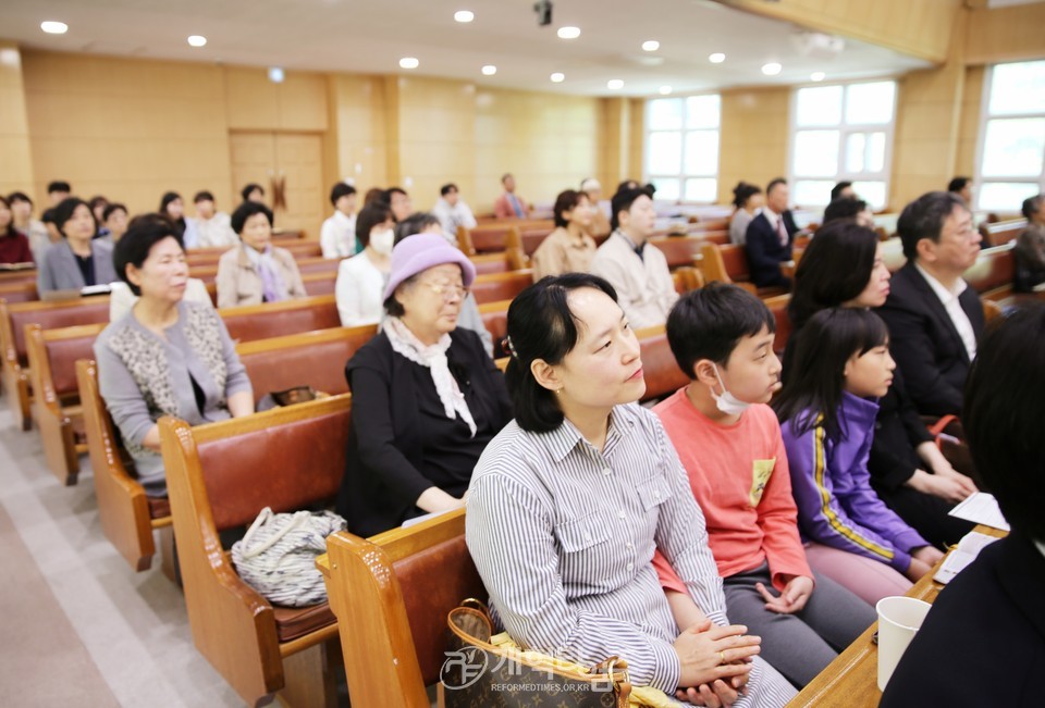 성남노회 동원교회와 광교좋은교회 합병감사예배 모습