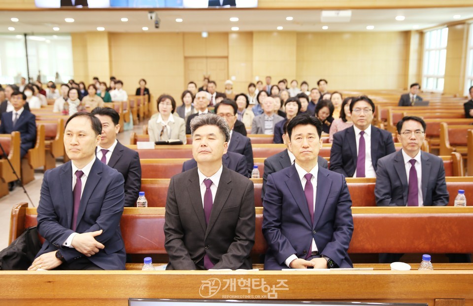 성남노회 동원교회와 광교좋은교회 합병감사예배 모습