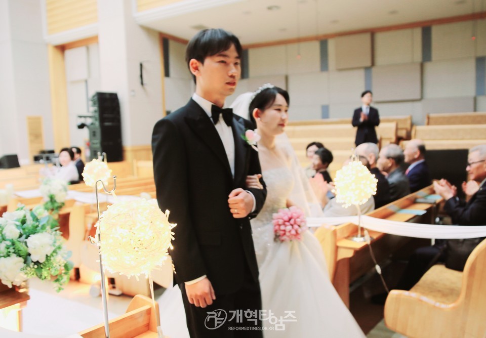 전 총회 재판국장 이두형 목사 아들, 부총회장 예비후보 정○○ 목사 딸, 결혼 예식 모습