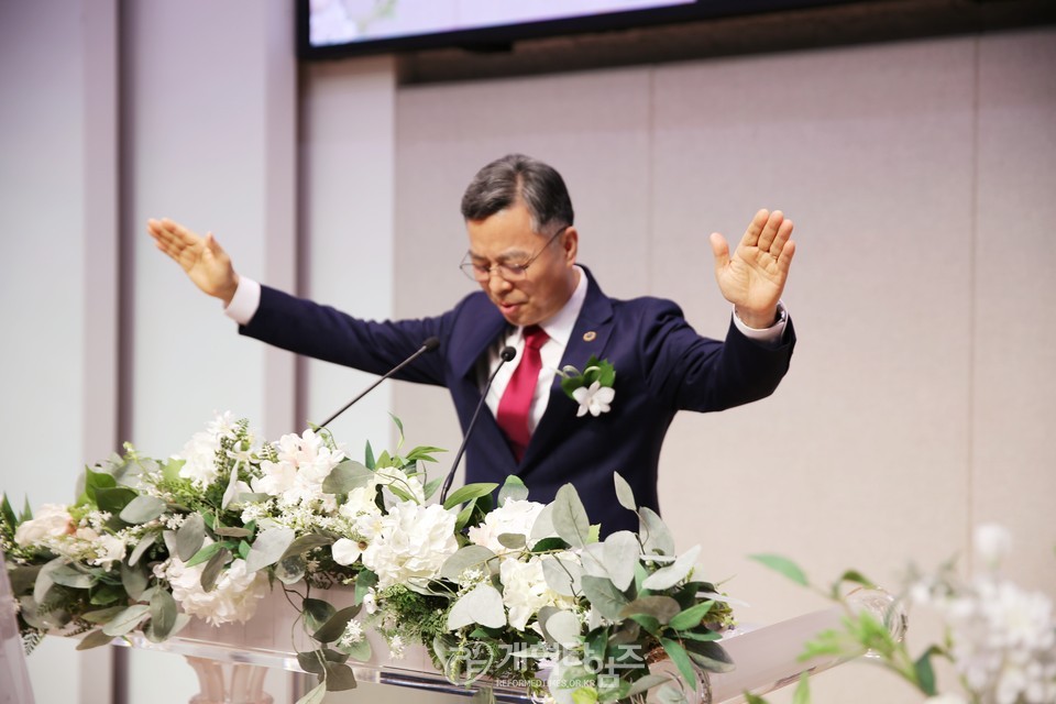 전 총회 재판국장 이두형 목사 아들, 부총회장 예비후보 정○○ 목사 딸, 결혼 예식 모습