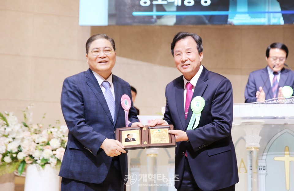 중부협의회,「창립30주년 기념감사예배 및 신임노회장 축하식」모습